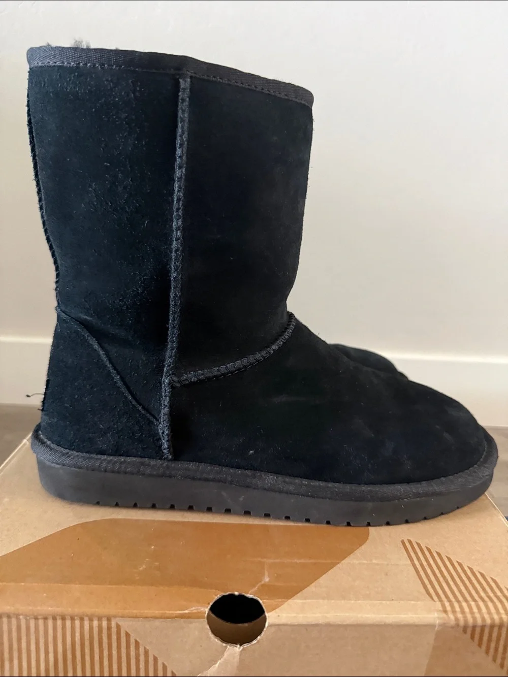 Koolaburra by Ugg Black Suede Mid-Calf Shearling Boots size 8.5
